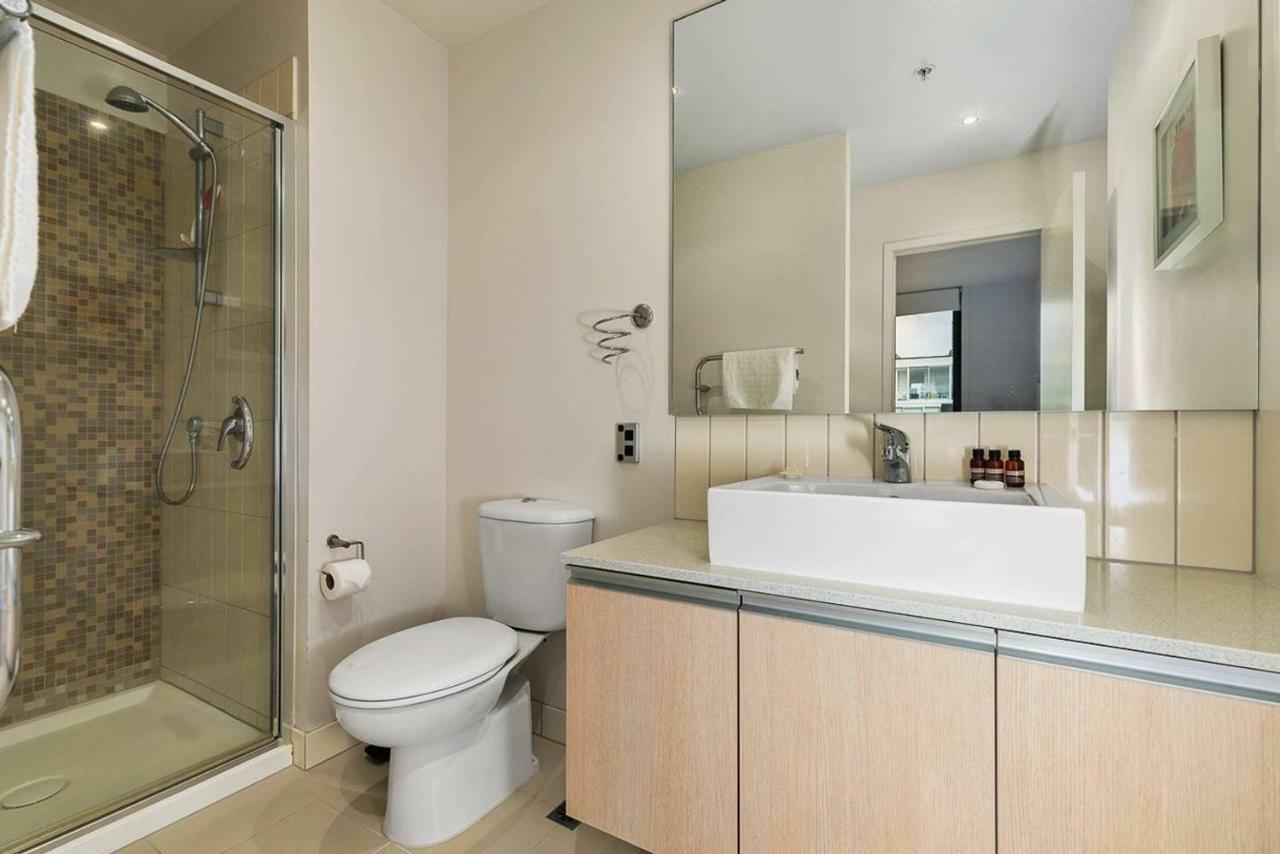 Two Bedroom Apartment - Pool, Gym & Free Parking! โอ๊คแลนด์ ภายนอก รูปภาพ
